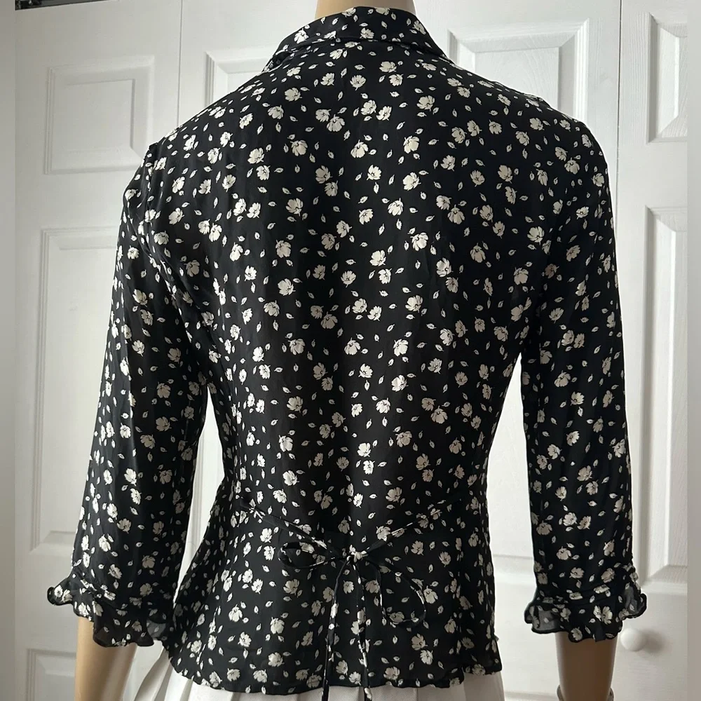Ann Taylor Black and White Floral silk blouse - Picture 4 of 13
